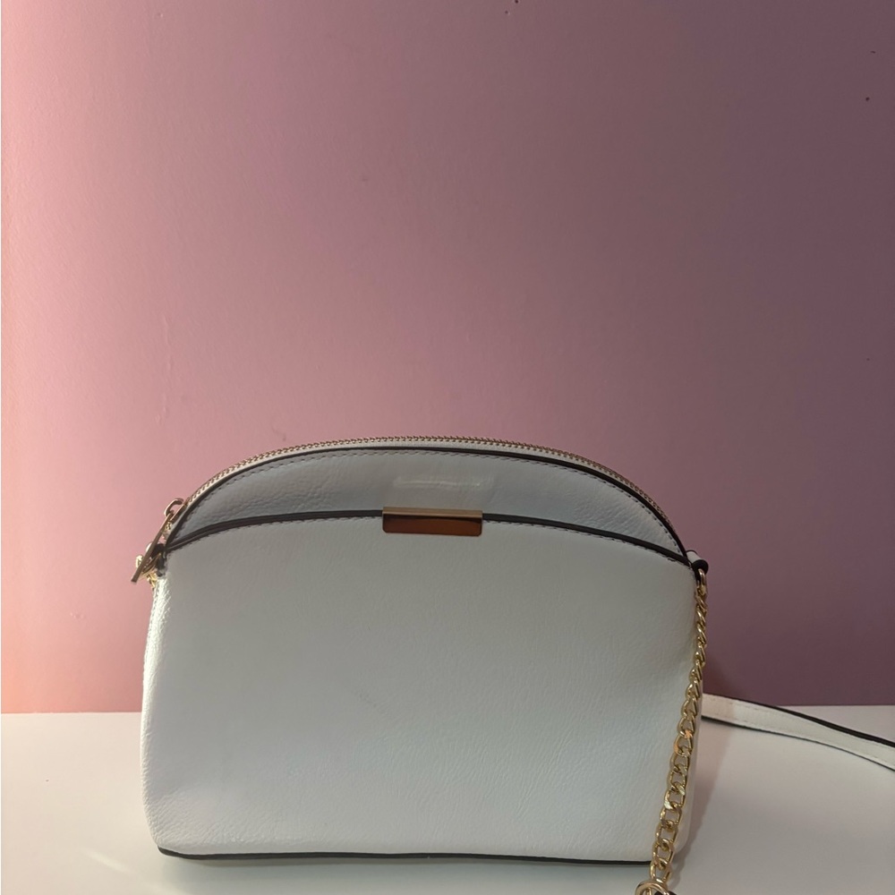 Chic White Crossbody Bag with Gold Chain